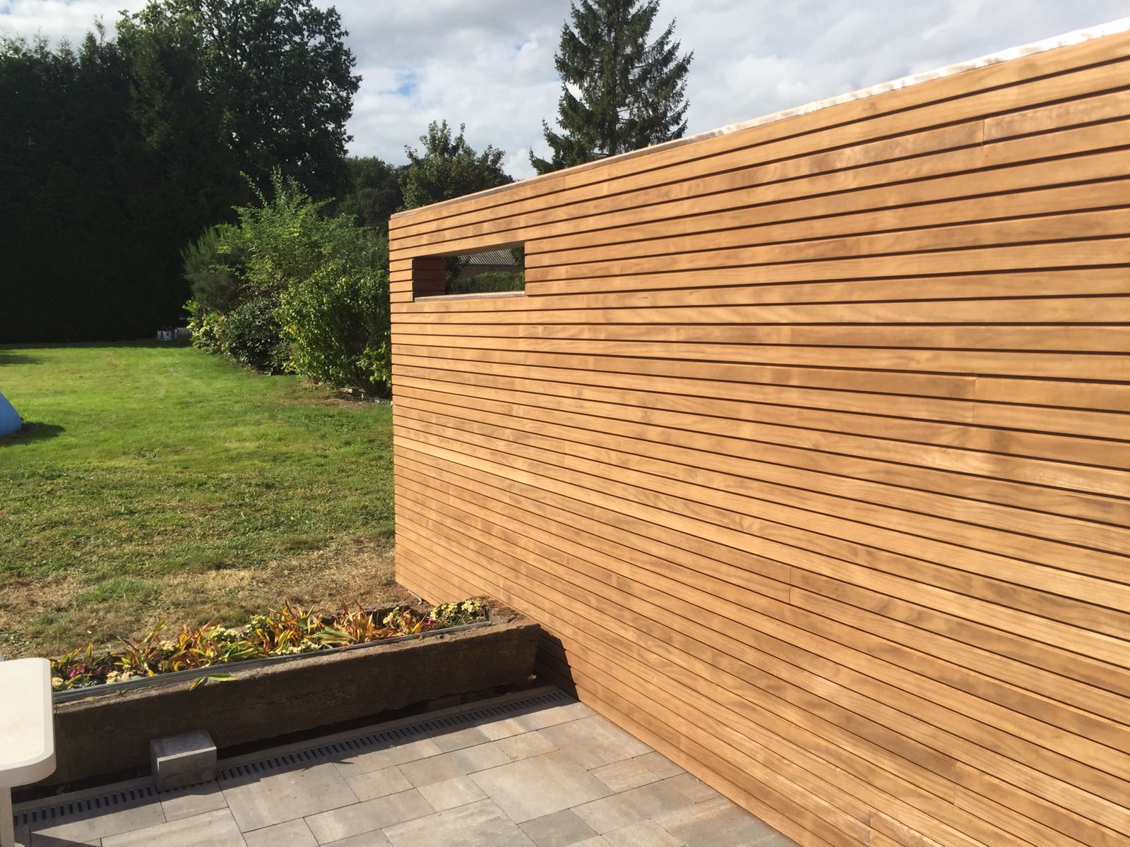 gloeilamp Boodschapper echo Scheidingswand tuinen in hout | Design by Devos